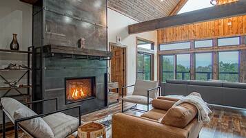 House, Multiple Beds, Pool Access, Mountain View (5 Br: Cupp Runneth Over) | Living area