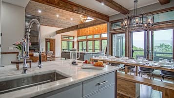 House, Multiple Beds, Pool Access, Mountain View (5 Br: Cupp Runneth Over) | Interior