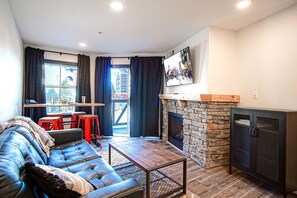 Living area - Rimfire 223:1 Bedroom, Slope Side, Heart Of The Village (Snowshoe)