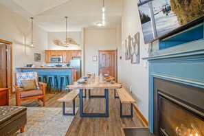 2 bedrooms, individually decorated, individually furnished, bed sheets - Allegheny Springs 440: Slope Side, Views Of The Slope 2 Bedroom Plus Den 2 Bath (Snowshoe)