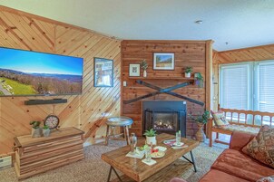 Lakás, több ágy, erkély, kilátással a hegyre (3 Br: Summit 106 C) | Nappalirész