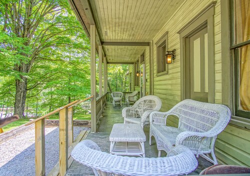 5 Br: Historic Glaab House in Cass, With AC, Amazing Kitchen, Covered Porches, Historical Landmark