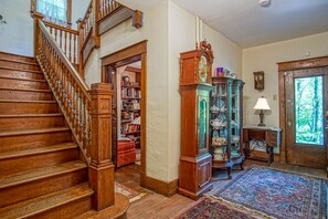 Interior - 5 Br: Historic Glaab House in Cass, With AC, Amazing Kitchen, Covered Porches, Historical Landmark (Cass)