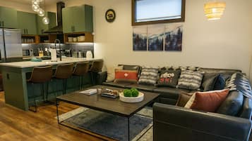 House, Multiple Beds, Pool Access, Mountain View (3 Br: Sanctuary 185) | Living area