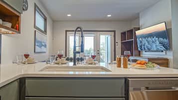 House, Multiple Beds, Pool Access, Mountain View (3 Br: Sanctuary 185) | 3 bedrooms, individually decorated, individually furnished, bed sheets