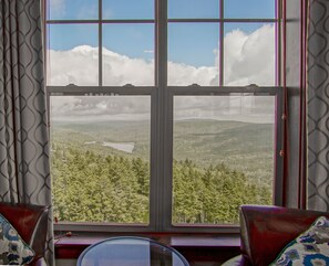 Interior - Soaring Eagle #404: 3 Bedroom 2 Bath Corner Penthouse (Snowshoe)