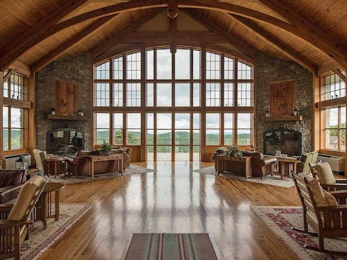 Soaring Eagle #404: 3 Bedroom 2 Bath Corner Penthouse