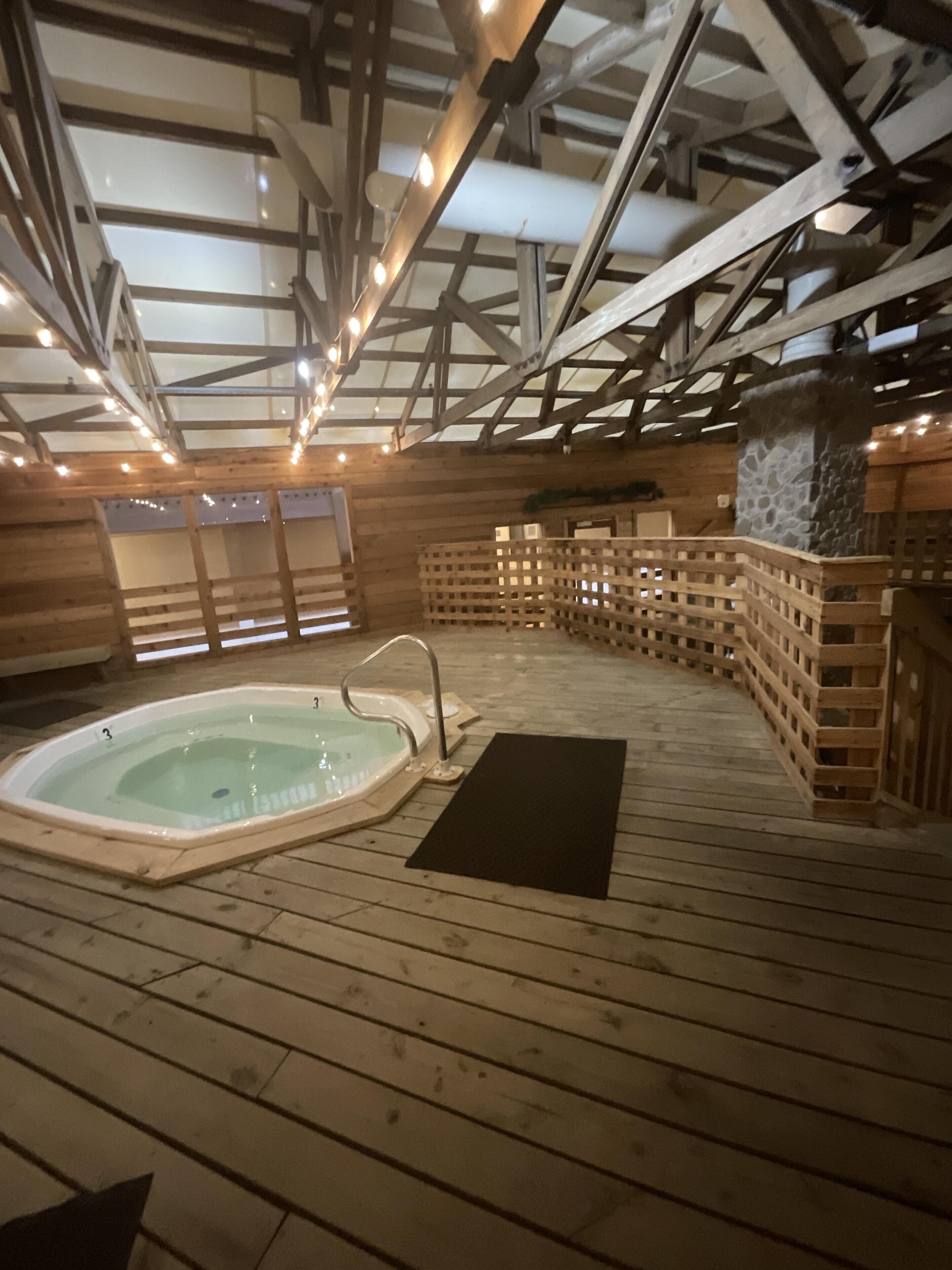 Condo, 1 Queen Bed, Hot Tub, Mountain View (1 Br: Snowcrest 205A) | Interior