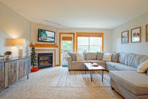 独立别墅, 多张床, 热水浴缸, 山景 (2 Br: Camp 4 #23) | 起居区