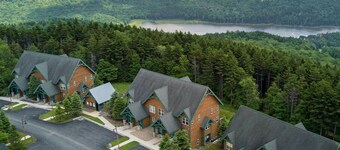 Camp Four 23: Pet Friendly, Slope Side, Gas Fireplace