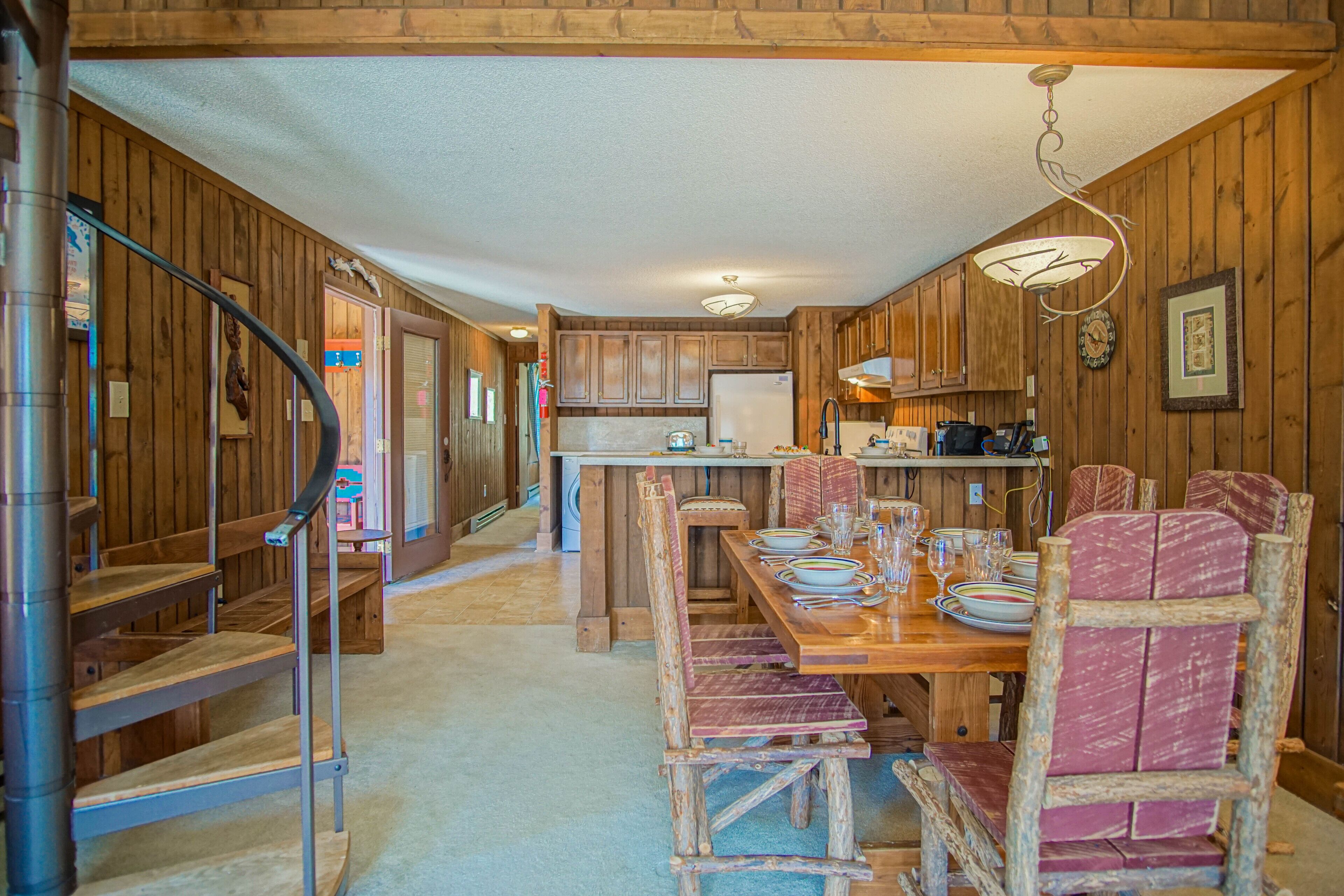 House, Multiple Beds, Patio, Mountain View (2 Br: Wabasso 4) | 2 bedrooms, individually decorated, individually furnished, bed sheets