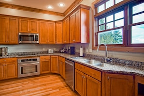 Private kitchen - Shays Landing #6: 4 Bedrooms, 4.5 Bath: Pvt Hot Tub, Slope Side (Snowshoe)