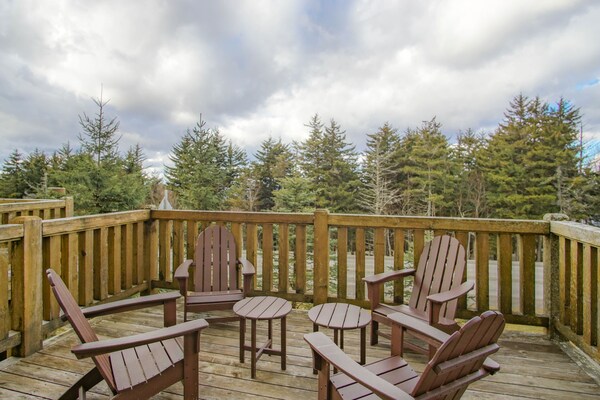 Shays Landing #6: 4 Bedrooms, 4.5 Bath: Pvt Hot Tub, Slope Side - Snowshoe, WV