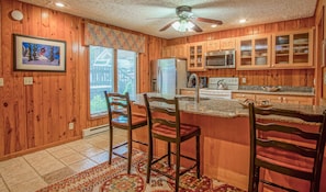 Appart'hôtel, plusieurs lits, balcon, vue montagne (3 Br+: Stemwinder 6A) | Cuisine privée