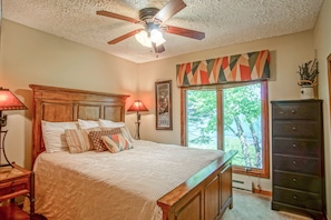 Appart'hôtel, plusieurs lits, balcon, vue montagne (3 Br+: Stemwinder 6A) | 3 chambres, décoration personnalisée, ameublement personnalisé