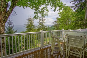 Huoneisto, useita sänkyjä, parveke, vuoristonäköala (3 Br+: Stemwinder 6A) | Ulkoruokailutilat