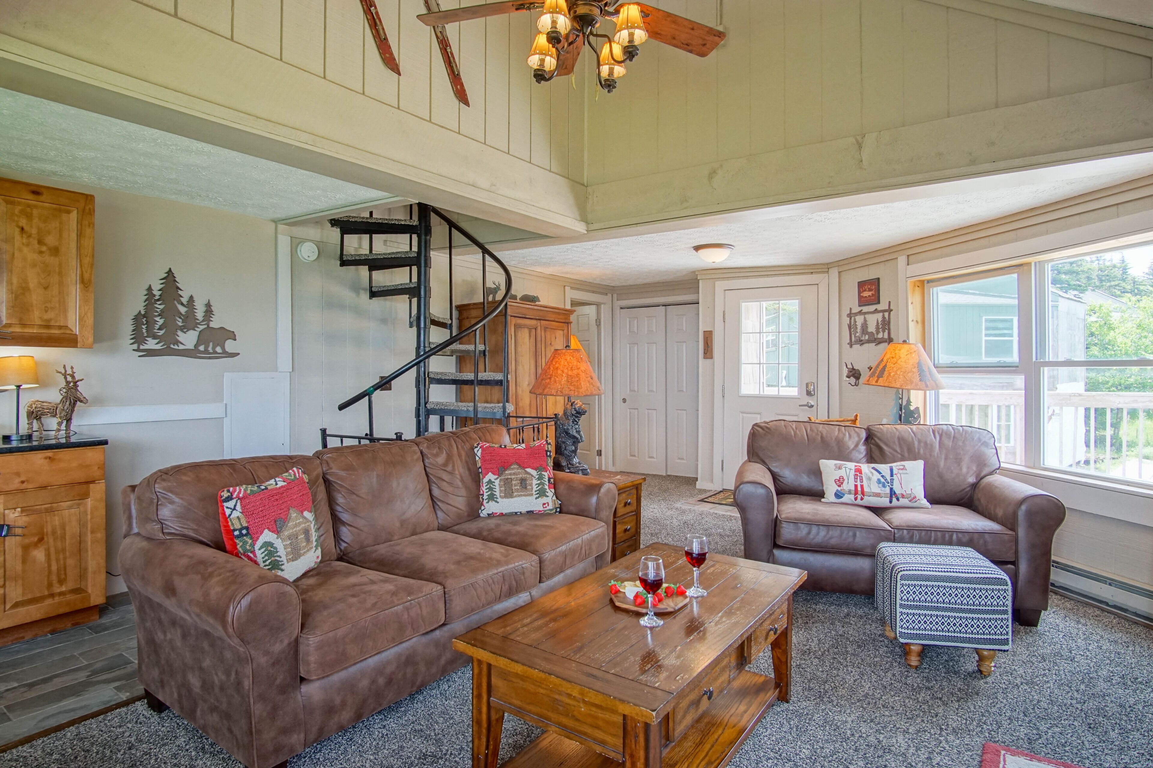 House, Multiple Beds, Patio, Mountain View (5 Br: Hutch 6) | Living area