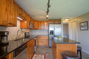 House, Multiple Beds, Patio, Mountain View (5 Br: Hutch 6) | Private kitchen - Fall Retreat Hutch 6 Slope Side 5BR (Snowshoe)