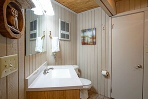 Nhà, nhiều giường, sân hiên, quang cảnh núi (5 Br: Hutch 6) | Phòng tắm | Khăn tắm 
