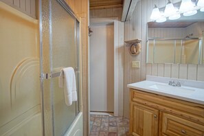 House, Multiple Beds, Patio, Mountain View (5 Br: Hutch 6) | Bathroom | Towels - Fall Retreat Hutch 6 Slope Side 5BR (Snowshoe)