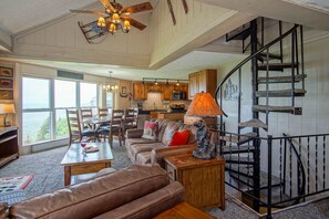 House, Multiple Beds, Patio, Mountain View (5 Br: Hutch 6) | Living area - Fall Retreat Hutch 6 Slope Side 5BR (Snowshoe)