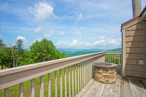 Casa, várias camas, varanda, vista para a montanha (5 Br: Hutch 6) | Terraço/pátio