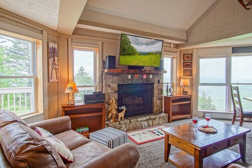 Fall Retreat Hutch 6 Slope Side 5BR