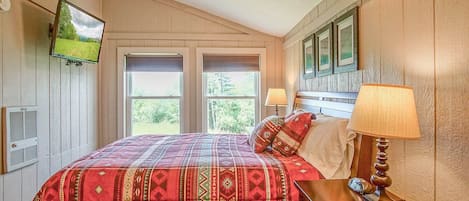 House, Multiple Beds, Patio, Mountain View (5 Br: Hutch 6) | 5 bedrooms, individually decorated, individually furnished, bed sheets