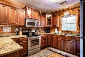 House, Multiple Beds, Pool Access, Mountain View (5 Br: Loggers Run 13) | Private kitchen - Logger`s Run 13 5 Br (Snowshoe)