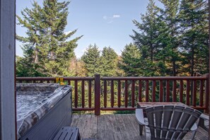 Outdoor spa tub - Logger`s Run 13 5 Br (Snowshoe)