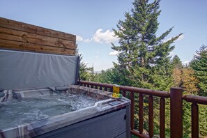 House, Multiple Beds, Pool Access, Mountain View (5 Br: Loggers Run 13) | Outdoor spa tub - Logger`s Run 13 5 Br (Snowshoe)