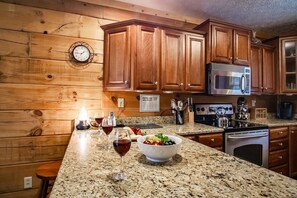 独立别墅, 多张床, 使用泳池, 山景 (5 Br: Loggers Run 13) | 私人厨房
