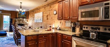 Hus, flere senger, adgang til basseng, fjellutsikt (5 Br: Loggers Run 13) | Eget kjøkken