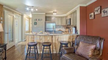 Condo, 1 Queen Bed with Sofa bed, Hot Tub, Mountain View (1 Br: Powderidge 44) | 1 bedroom, individually decorated, individually furnished, bed sheets