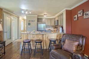 1 habitación, decoración personalizada y muebles diferentes 