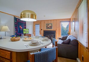 Condo, 1 Queen Bed with Sofa bed, Balcony, Mountain View (1 Br: Powderidge 30) - 1 Br: Powderidge 30:slope Side, Pet Friendly end Unit on Shuttle Route (Snowshoe)