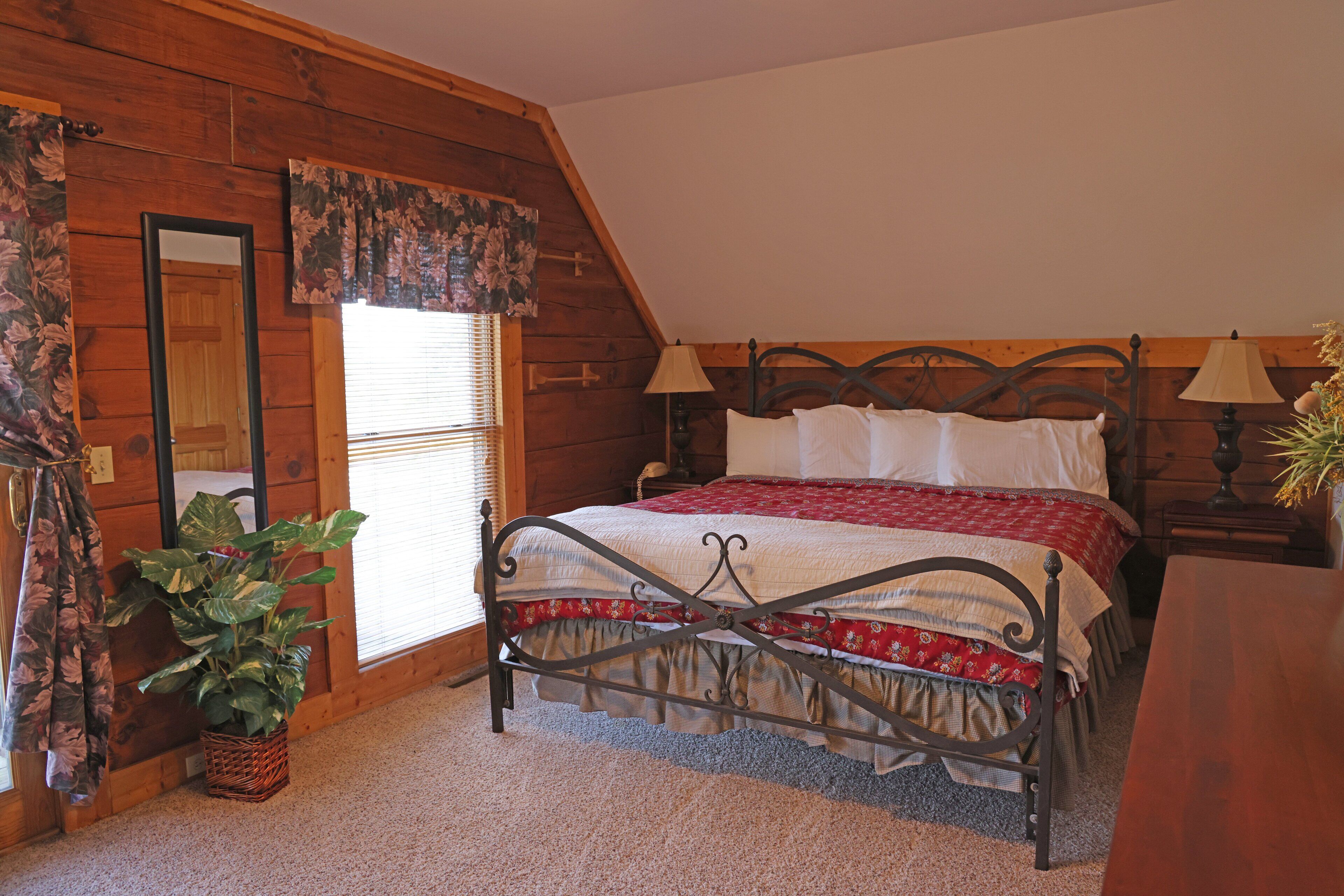 House, Multiple Beds, Pool Access, Mountain View (4BR: Timbers 1) | 4 bedrooms, individually decorated, individually furnished, bed sheets