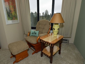 Living area - Silvercreek #1215: 2 Bedroom, 2 Bath. Newest, Nicest Rental in kid Friendly Silver Creek (Snowshoe)