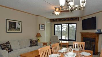 Condo, Multiple Beds, Pool Access, Mountain View (2 Br: Silver Creek 1215) | 2 bedrooms, individually decorated, individually furnished, bed sheets