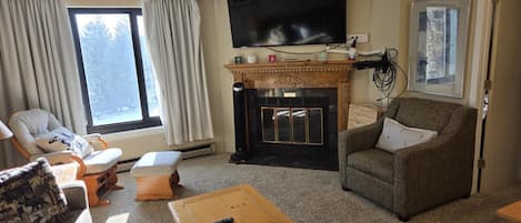 Leilighet, flere senger, adgang til basseng, fjellutsikt (2 Br: Silver Creek 1215) | Oppholdsområde