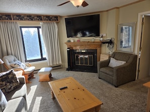 Appart'hôtel, plusieurs lits, accès piscine, vue montagne (2 Br: Silver Creek 1215) | Coin séjour