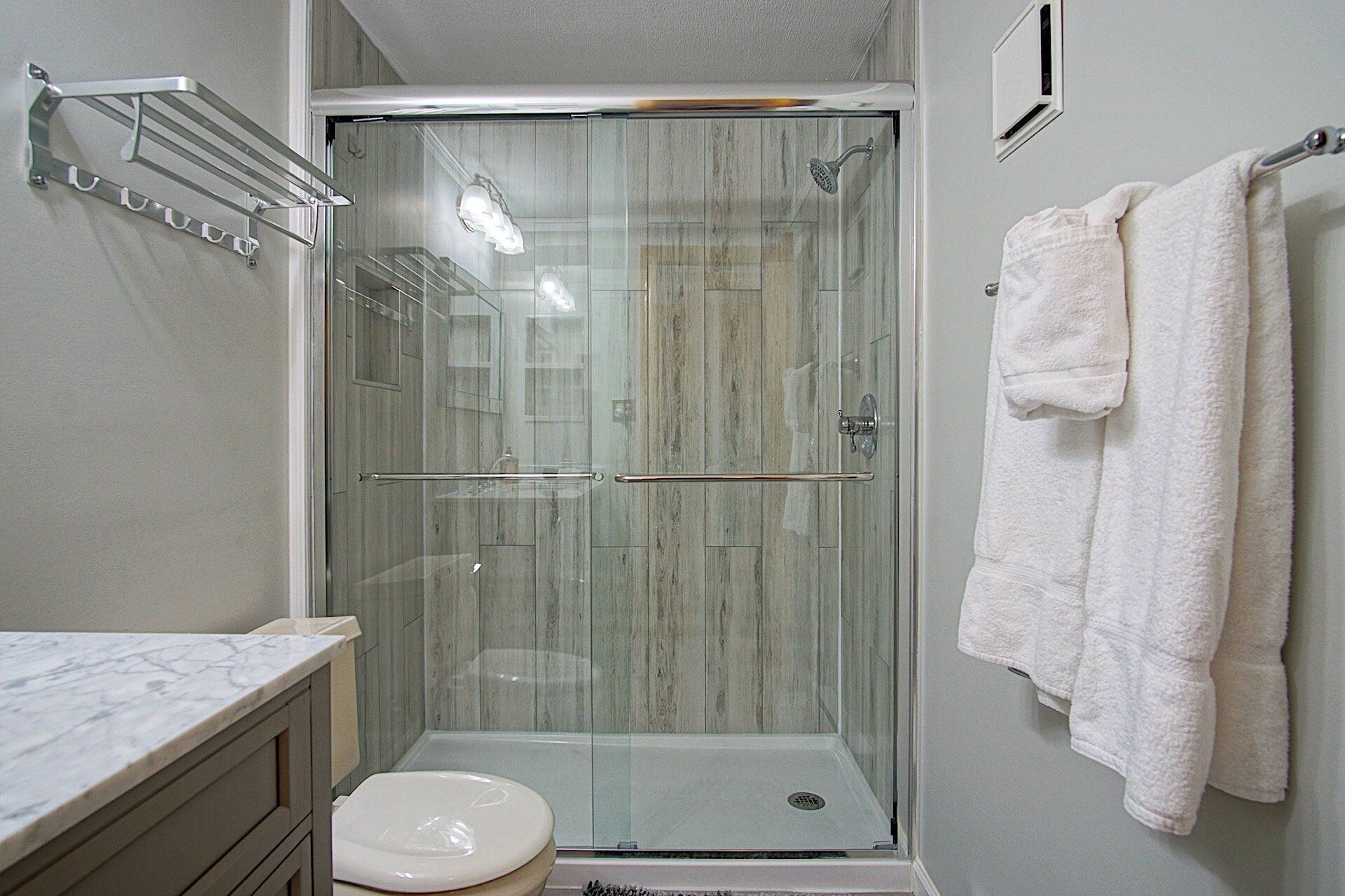 Appart'hôtel, plusieurs lits, balcon, vue montagne (2 Br: Powderidge 73) | Salle de bain | Serviettes fournies