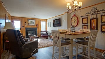 Condo, Multiple Beds, Balcony, Mountain View (2 Br: Powderidge 73) | 2 bedrooms, individually decorated, individually furnished, bed sheets