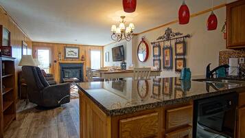 Condo, Multiple Beds, Balcony, Mountain View (2 Br: Powderidge 73) | Interior