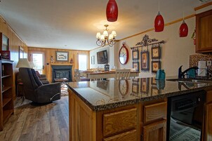 公寓式客房, 多张床, 阳台, 山景 (2 Br: Powderidge 73) | 住宿内部