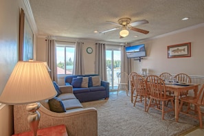คอนโด, หลายเตียง, ใช้สระว่ายน้ำได้, วิวภูเขา (2 Br: Mountain Lodge 233) | บริเวณนั่งเล่น