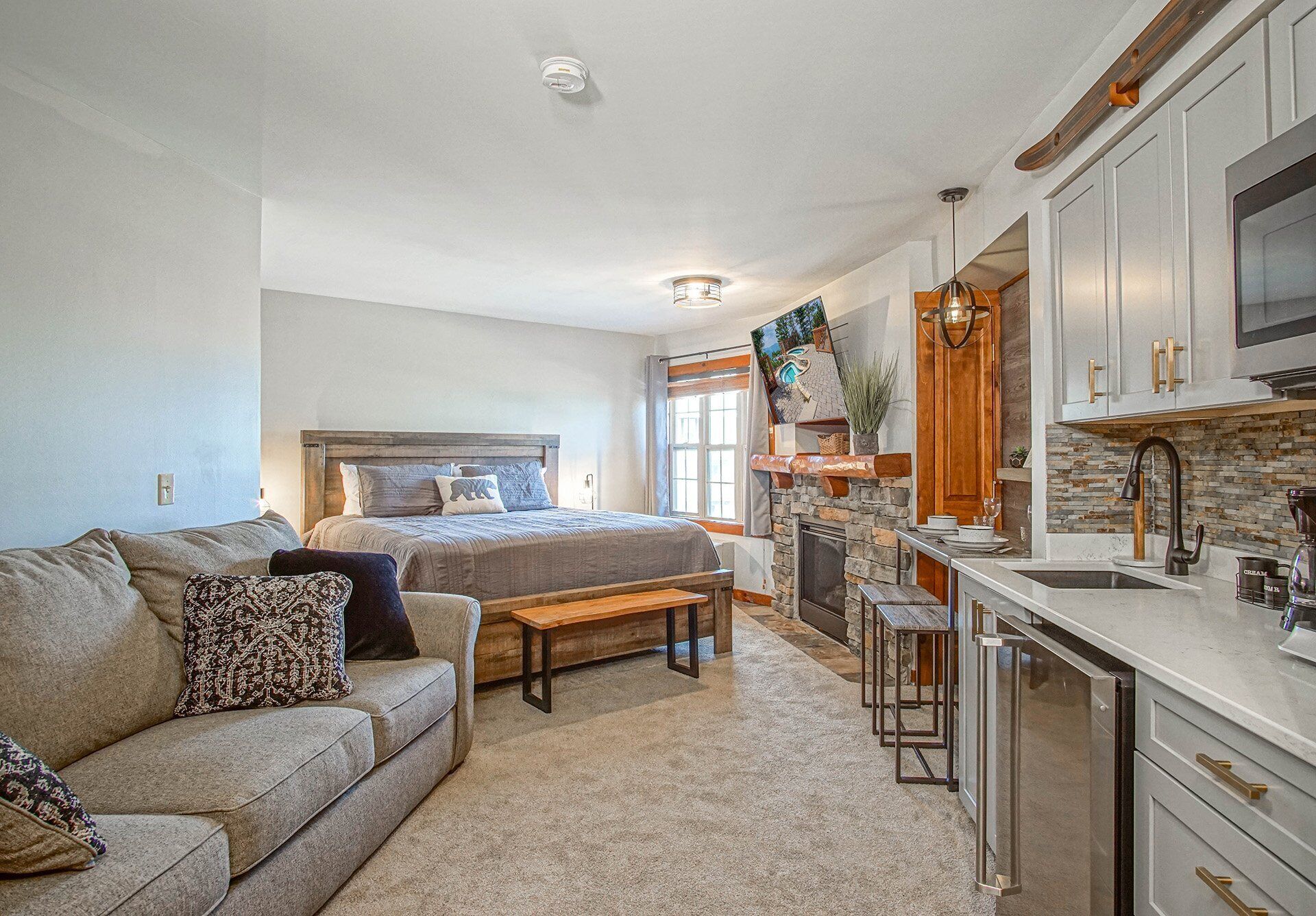 1 bedroom, individually decorated, individually furnished, bed sheets