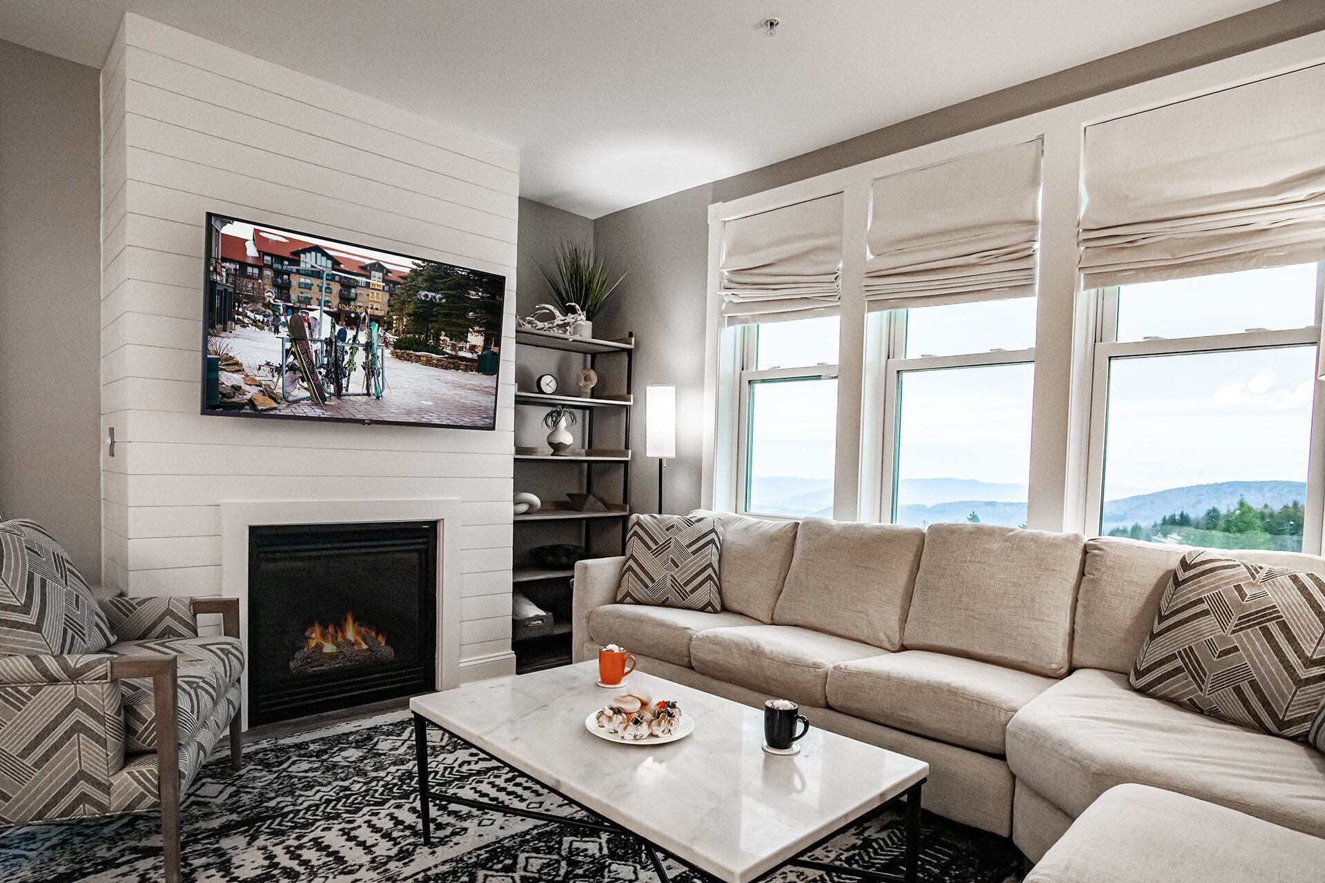 Condo, varias camas, acceso a la alberca, vista a la montaña (2 Br: Seneca 200) | Área de sala de estar