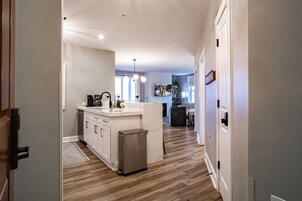 Lakás, több ágy, hozzáférés a medencéhez, kilátással a hegyre (2 Br: Seneca 200) | Belső rész