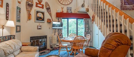 Leilighet, flere senger, adgang til basseng, fjellutsikt (2 Br: Silver Creek 5216) | Oppholdsområde